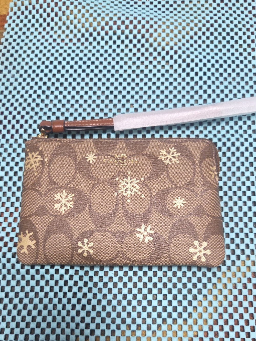 Bnwt:Coach Wristlet W/Snowflakes